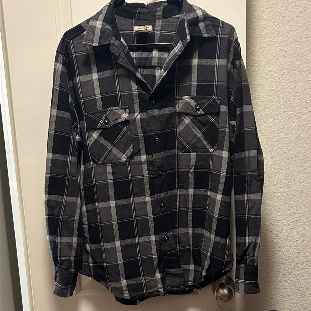 Arizona Jean Company Men's Black and Gray Plaid Shirt